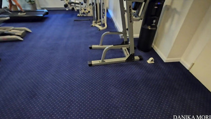 Блин, встретила друга в спортзале и отдалась ему, пока не приехал мой парень