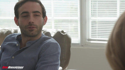 Муж куколд смотрит, как жена трахается с его лучшим другом